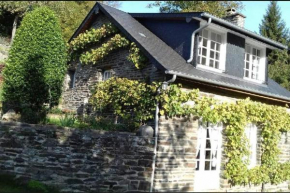 Cottage perché dans les montagnes du Mont-Saint-Michel